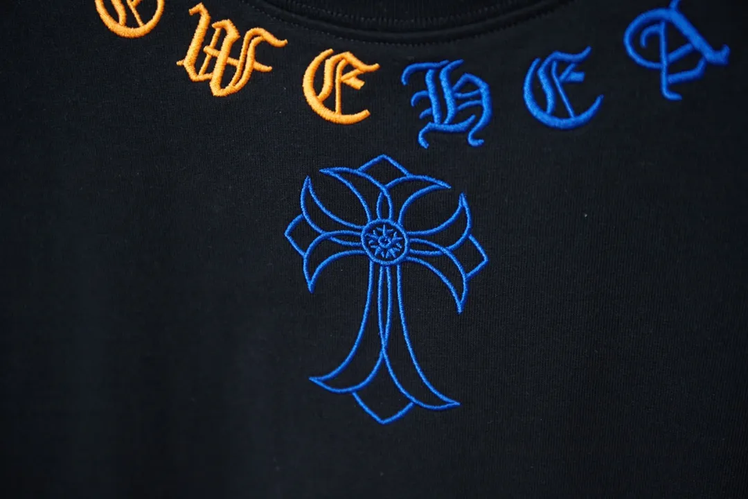 🅿️200 Ch*ome Hearte 25SS early spring new style, appliqué embroidered heart cross short sleeves, light luxury, essential item for daily commuting for men and women, correct version, welcome to compare, detailed features · 320g 100% pure cotton double yarn jersey fabric · Custom dyed in the same vat, special thickened 32 count double strand 1X1 thread · Imported Tajima machine embroidery tatami embroidery ➕ blue canvas appliqué embroidery ➕ hand-painted graffiti printing · double-needle stitching across seams · original main mark washed tag brand moisture-proof paper packaging Color: black/white Size: S/M/L/XL